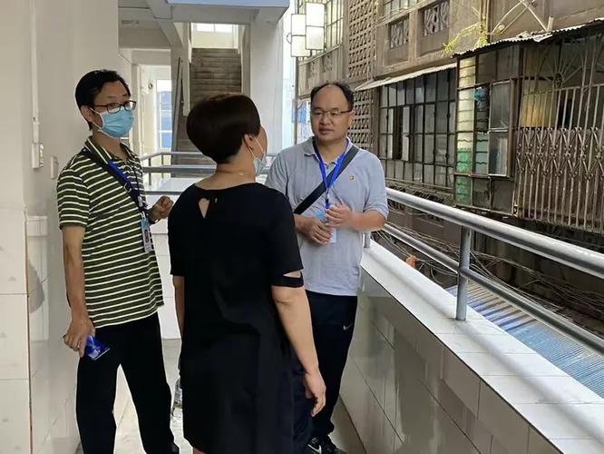 开远市教育科学研究所电教室深入灵泉小学开展教学装备管理和应用常规